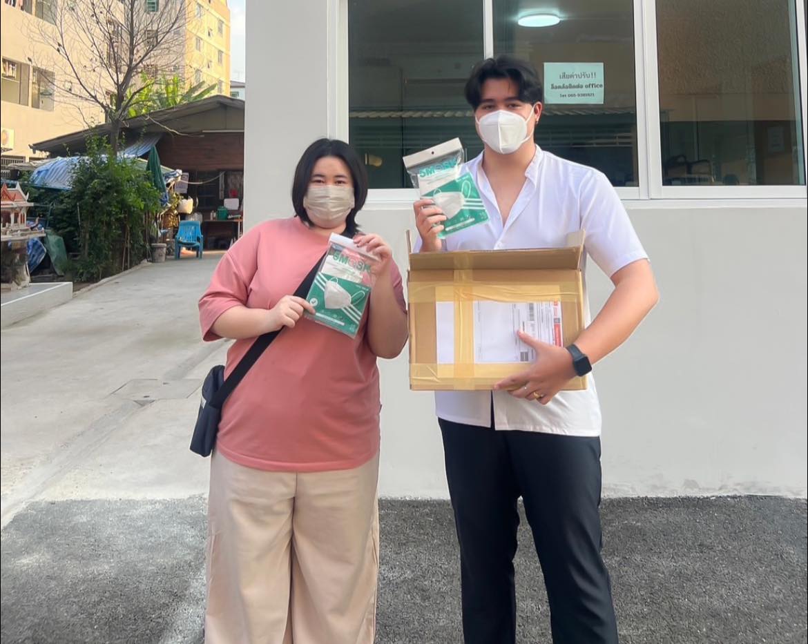 ห่วงใยสุขภาพลูกค้าคือคนพิเศษ แจกหน้ากากอนามัยฟรี!